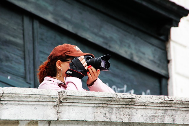 fotografka při práci